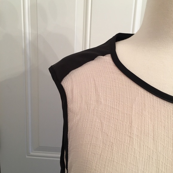 Narsico Rodriguez cream and black top (L) - Picture 7 of 7